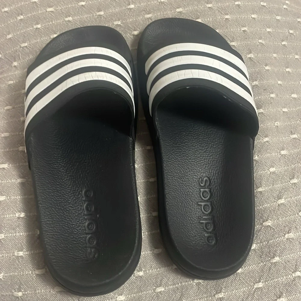 Kids Crocs and Adidas Sliders - read description - Picture 4 of 4